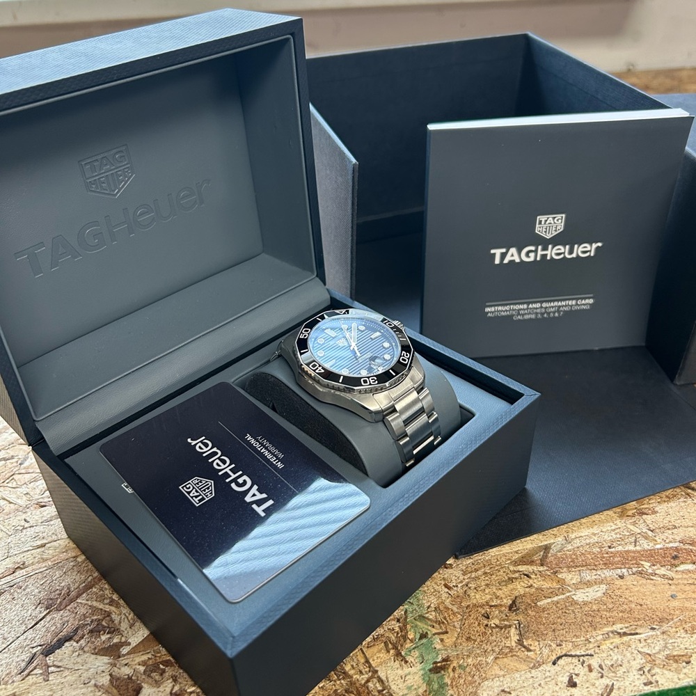 TAG Heuer Black and Silver Dive Watch - Picture 2 of 6